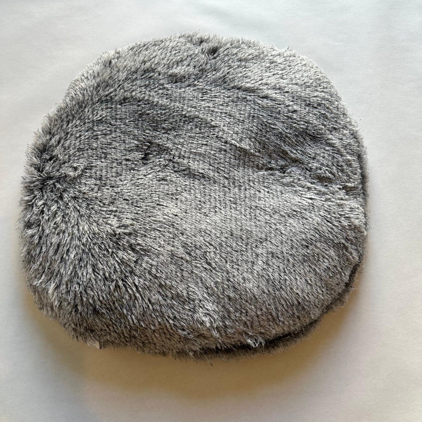 Coussin oval poilu bicolor gris/noir